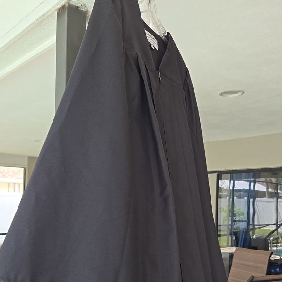 Graduation Black Full-Length Robe & Cap - Picture 6 of 10